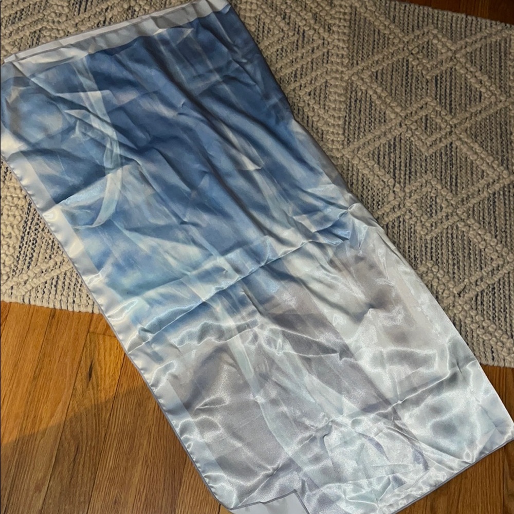 New in box Jeanette Getrost gifting scarf